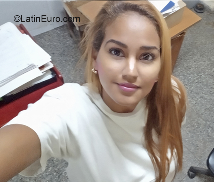 Date this sultry Cuba girl Daylin from Havana CU573