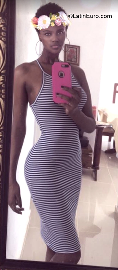 Date this sensual Dominican Republic girl Rosaura from Santo Domingo DO37331
