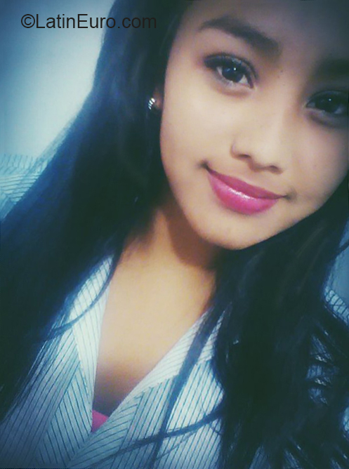 Date this georgeous Colombia girl Jennifer from Monteria CO25947