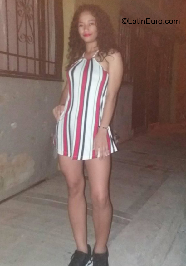 Date this delightful Colombia girl Yuliana from Santa Marta CO25974