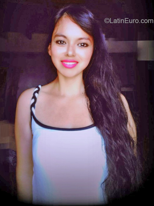 Date this foxy Bolivia girl Emylse from La Paz BO55