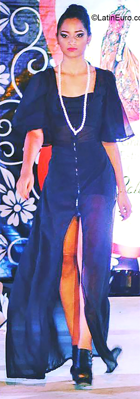 Date this gorgeous Dominican Republic girl Nikaury from Mao DO35868