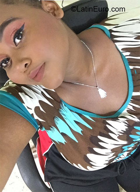 Date this hot Dominican Republic girl Esmeralda from Santo Domingo DO35871