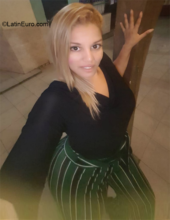 Date this gorgeous Cuba girl Day from Havana CU591
