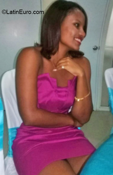 Date this voluptuous Dominican Republic girl LARISSA from Santo Domingo DO36032