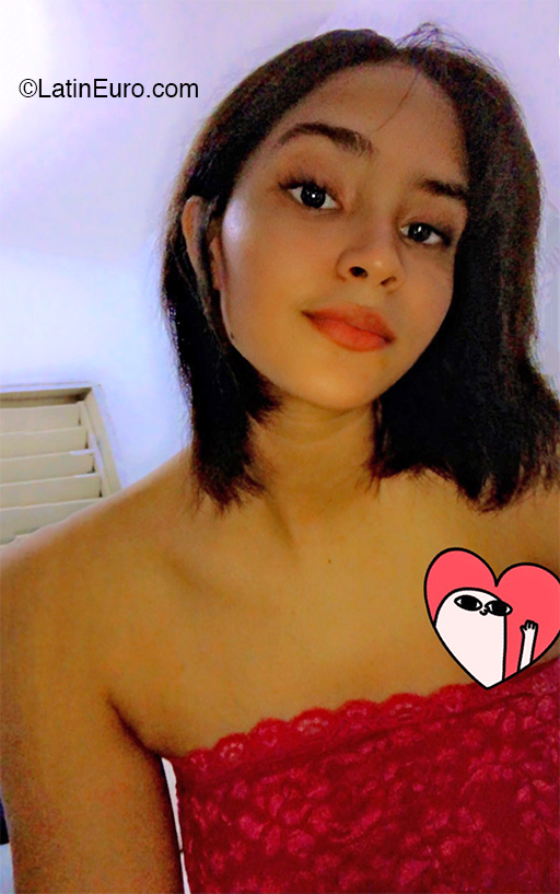 Date this delightful Dominican Republic girl Destiny from Santo Domingo DO36060