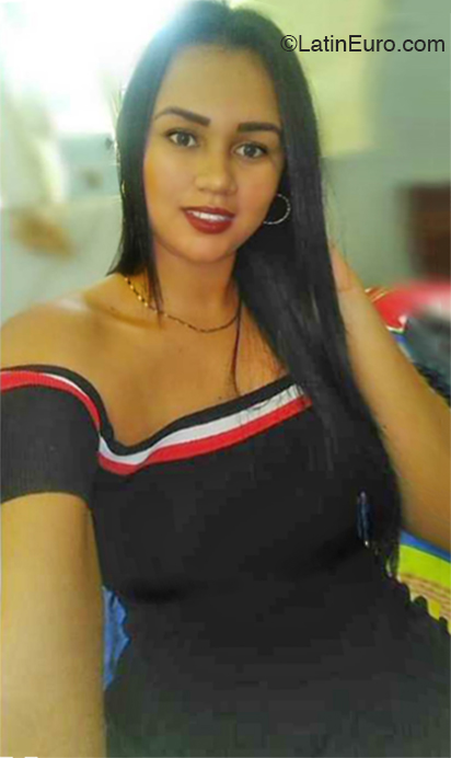Date this happy Colombia girl Angie from cali CO26057