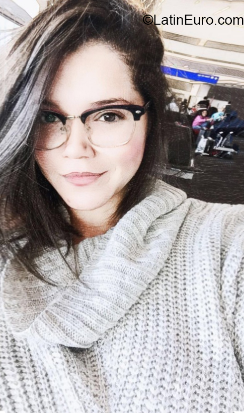 Date this hot Colombia girl Vann from Medellin CO26086