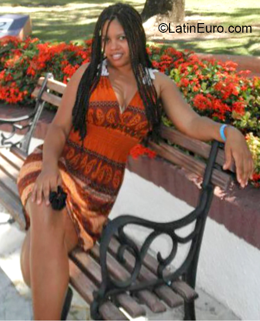 Date this gorgeous Dominican Republic girl Yoli from Santo Domingo DO36136