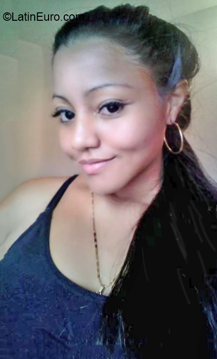 Date this athletic Venezuela girl Alejandra from Caracas VE2720