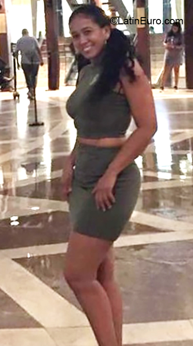 Date this charming Colombia girl Verlis from Cartagena CO26139