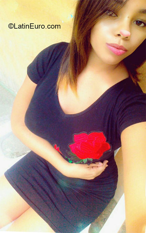 Date this passionate Dominican Republic girl Yersie from Santiago DO36235