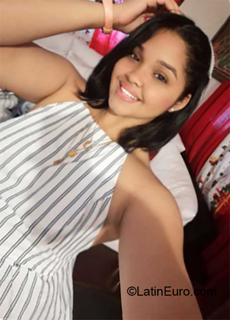 Date this lovely Dominican Republic girl Corel from Santo Domingo DO36236