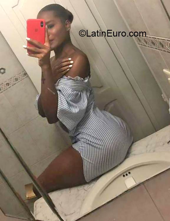 Date this delightful Colombia girl Mara from Cali CO26158