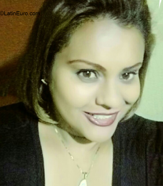 Date this good-looking Colombia girl Sagaria from Bogota CO26195