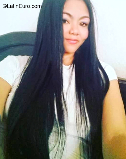Date this young Colombia girl Maria from Medellin CO26204