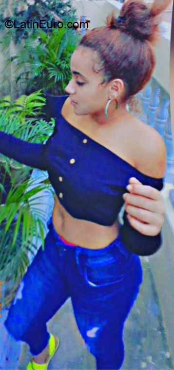 Date this lovely Dominican Republic girl Karol from La Vega DO36415