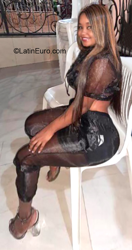 Date this lovely Colombia girl Kimberley from Cali CO26221