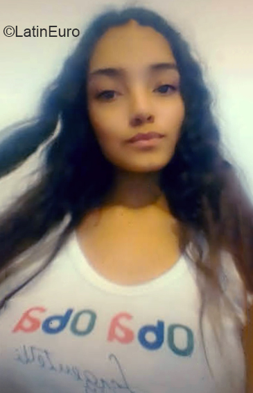 Date this hot Argentina girl Laura from Buenos Aires AR254