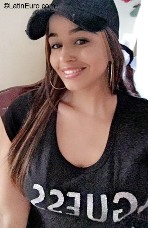 Date this stunning Dominican Republic girl PAMELA from Santo Domigo DO36433