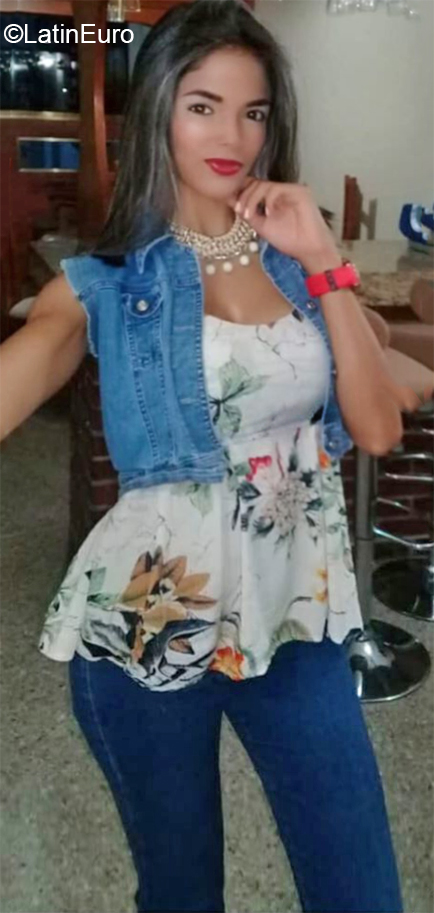 Date this hard body Venezuela girl Andrea from Caracas VE2759