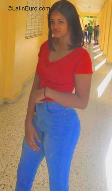 Date this voluptuous Dominican Republic girl Brenda from Santo Domingo Oeste DO36442