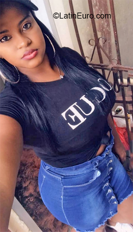 Date this exotic Dominican Republic girl Domairis from Santo Domingo Este DO36485