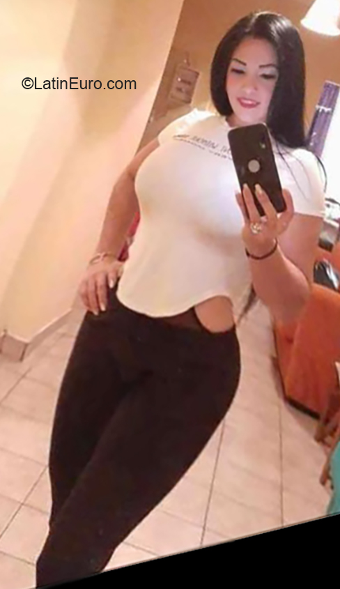 Date this sensual Venezuela girl Jessica from Maracaibo VE2775