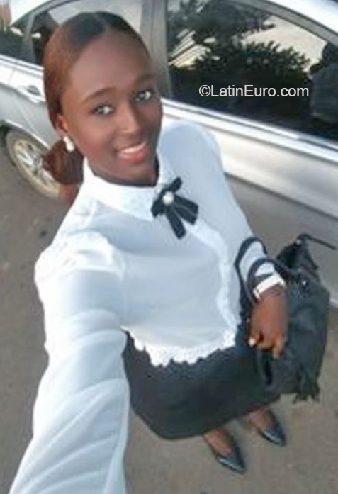 Date this happy Dominican Republic girl Andresi from Santo Domingo DO38693