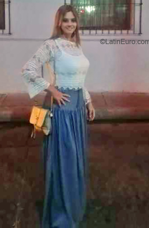 Date this happy Colombia girl Monica from Cucuta CO27056