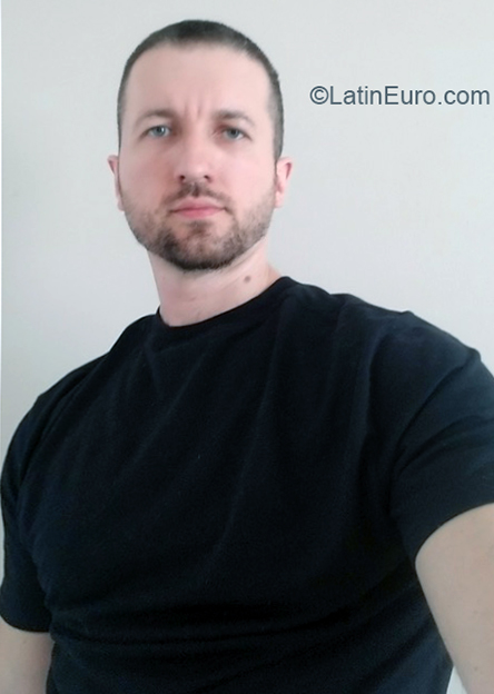 Date this attractive Canada man Daniel from Sherbrooke CA823