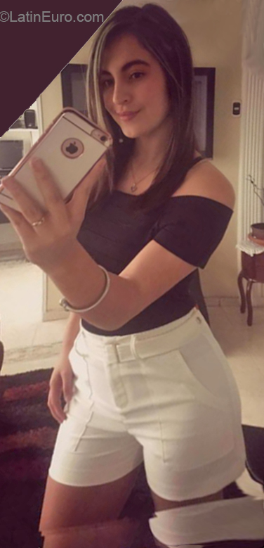Date this voluptuous Colombia girl Andrea Camilla from Bogota CO26326