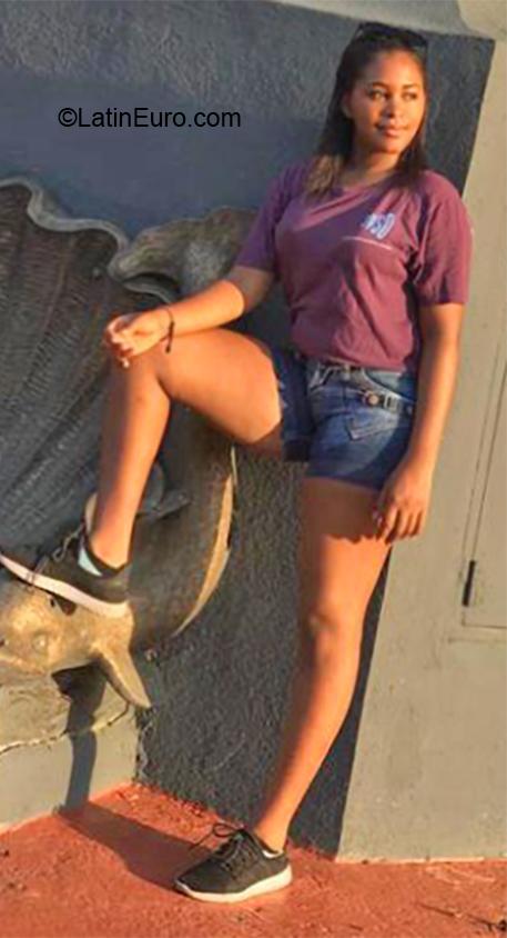 Date this voluptuous Dominican Republic girl Ambar from Santo Domingo DO36761