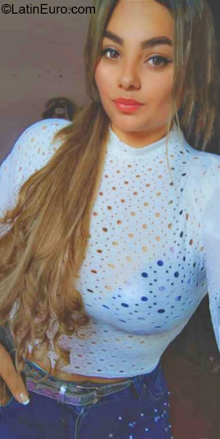 Date this pretty Colombia girl Paula from Pereira CO26379