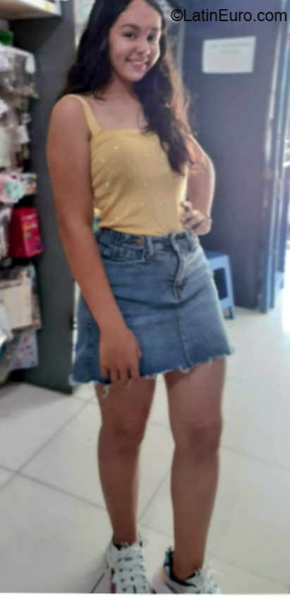 Date this happy Colombia girl Daniela from Bogota CO26380
