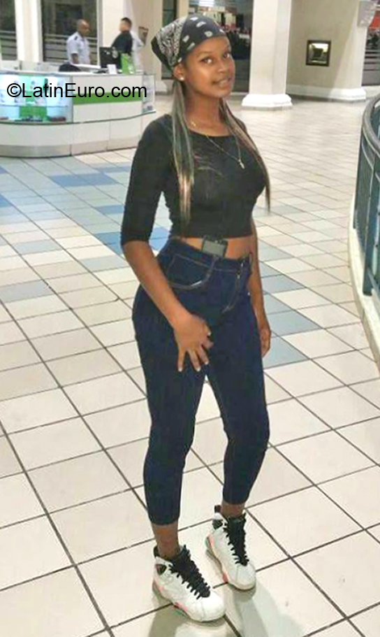 Date this lovely Dominican Republic girl Claudia from Santo Domingo DO36807