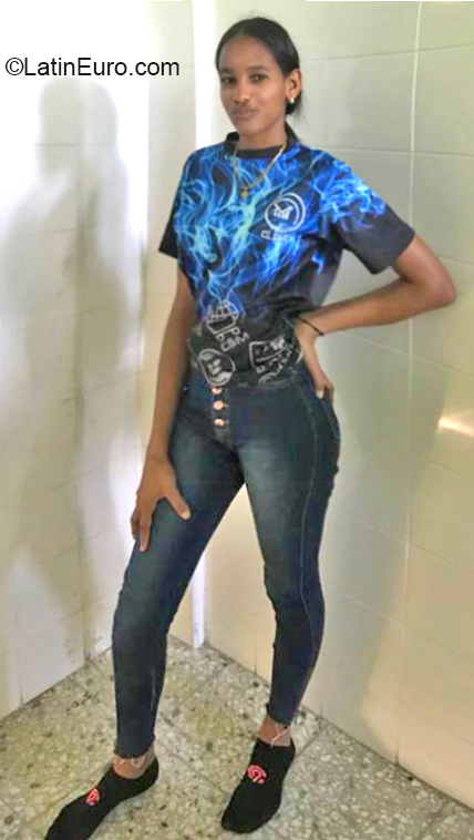Date this pretty Dominican Republic girl Nayali from Santiago DO36824