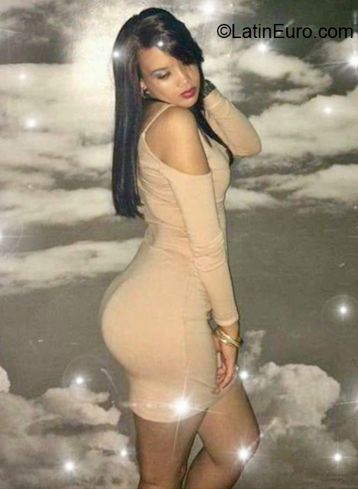 Date this hard body Dominican Republic girl Betty from Santo Domingo DO38574