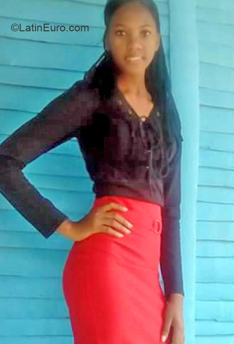 Date this attractive Dominican Republic girl Yoelina from Monte Plata DO36872