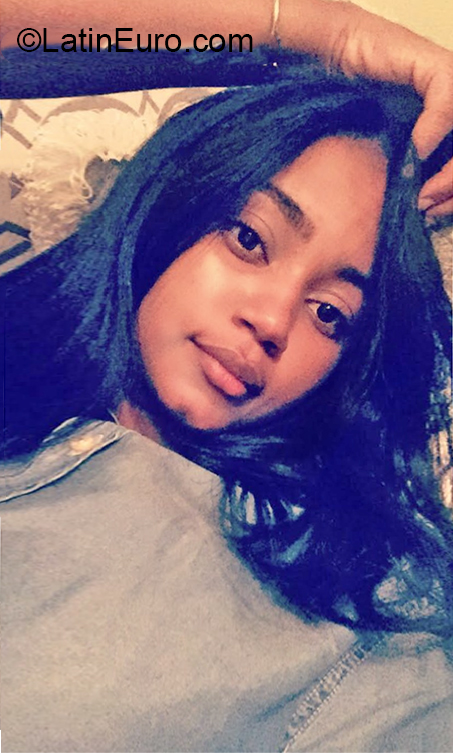 Date this passionate Dominican Republic girl Thalia from Santo Domingo DO36888