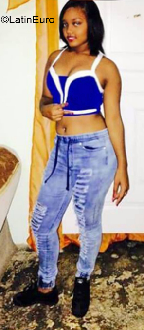 Date this beautiful Dominican Republic girl Evril from Santo Domingo DO37016