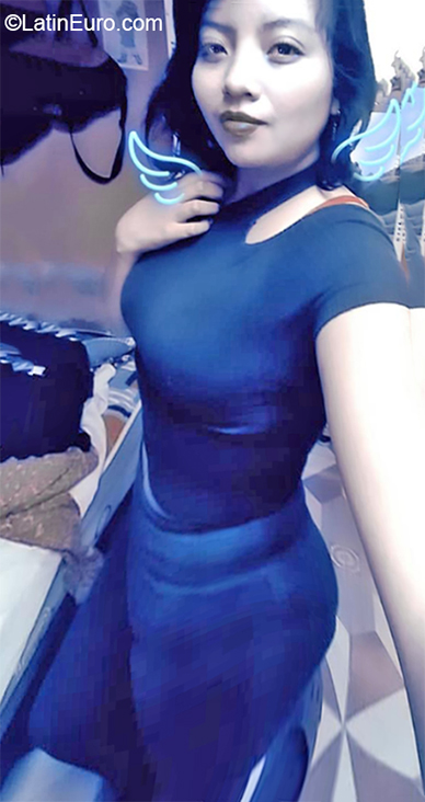 Date this happy Ecuador girl Andrea from Quito EC402