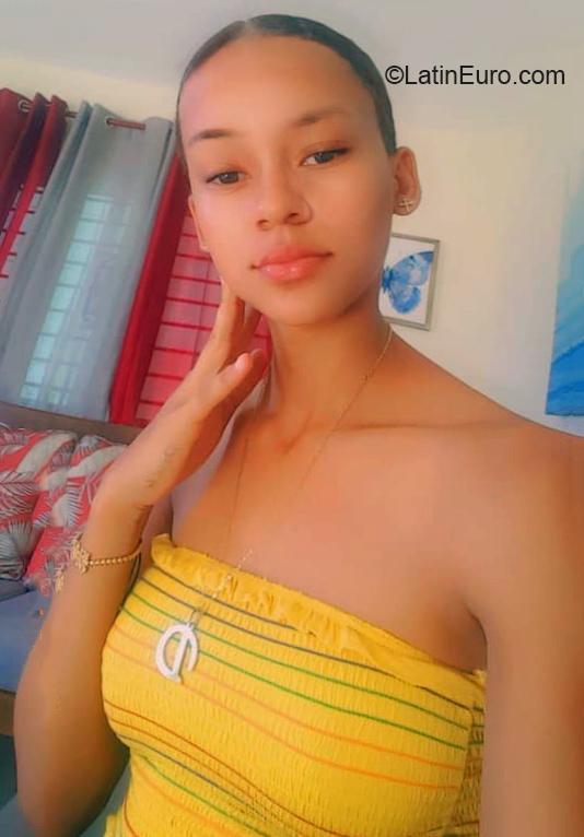 Date this happy Dominican Republic girl Oireiny from Jarabacoa DO36927