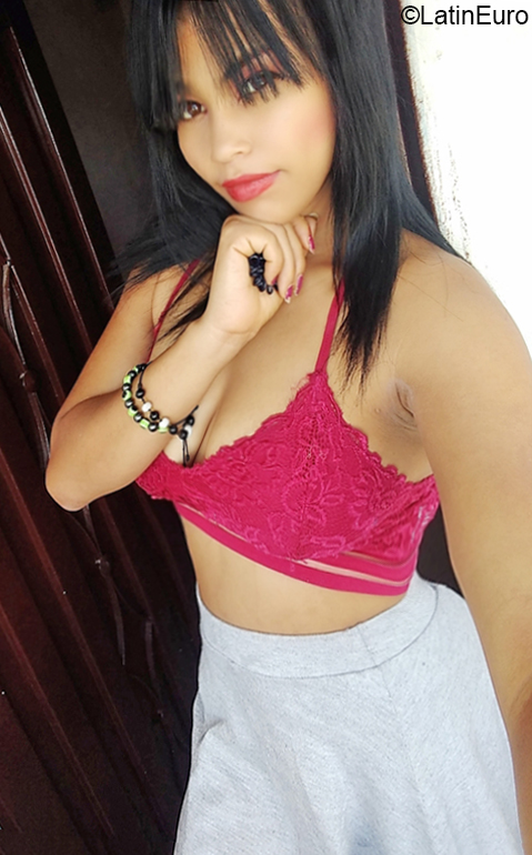 Date this young Colombia girl Jackeline from Medellin CO26494