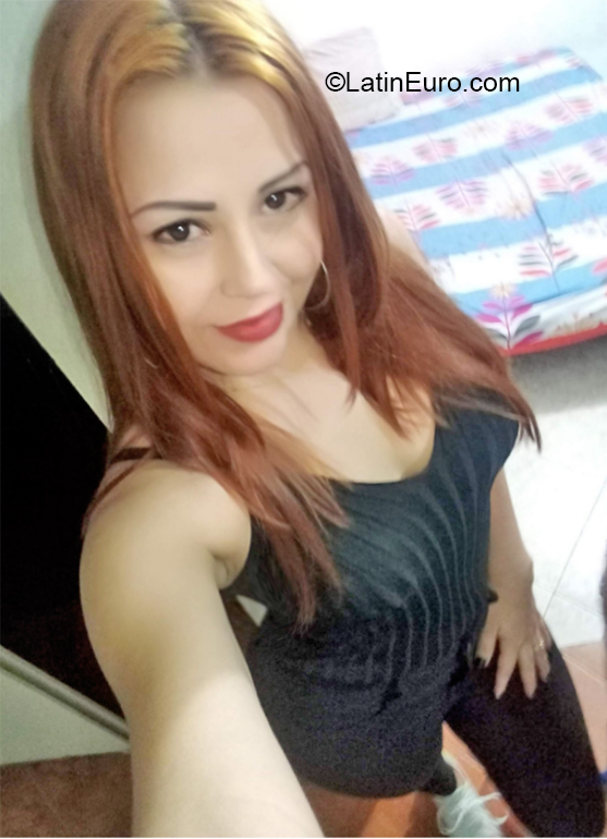 Date this voluptuous Venezuela girl Valentina from Merida VE2878