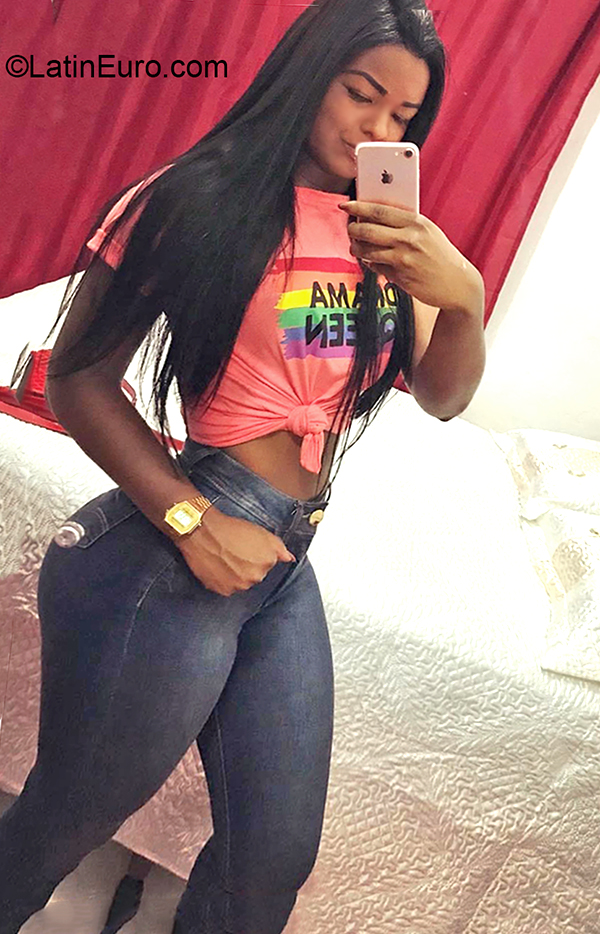 Date this beautiful Brazil girl Thais from Rio de Janeiro BR11006