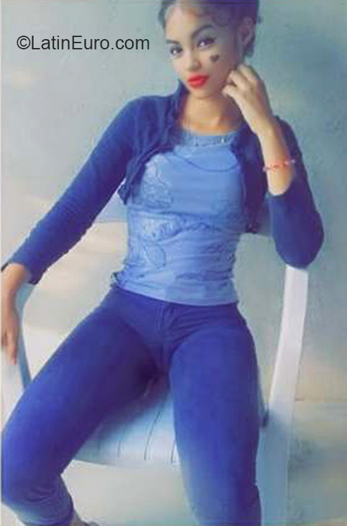 Date this pretty Dominican Republic girl Darlenis from La Vega DO36984