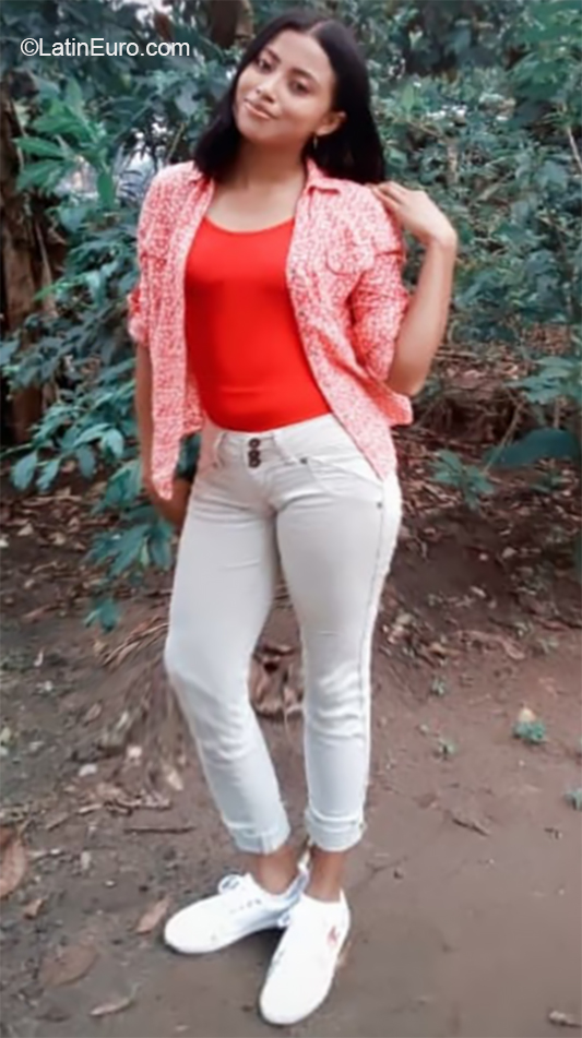 Date this good-looking Mexico girl Adriana from Tabasco MX1740