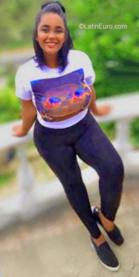 Date this happy Dominican Republic girl Alexandra from Santiago DO36996