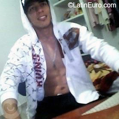 Date this hard body Venezuela man Jose Alejandro from Caracas VE2899
